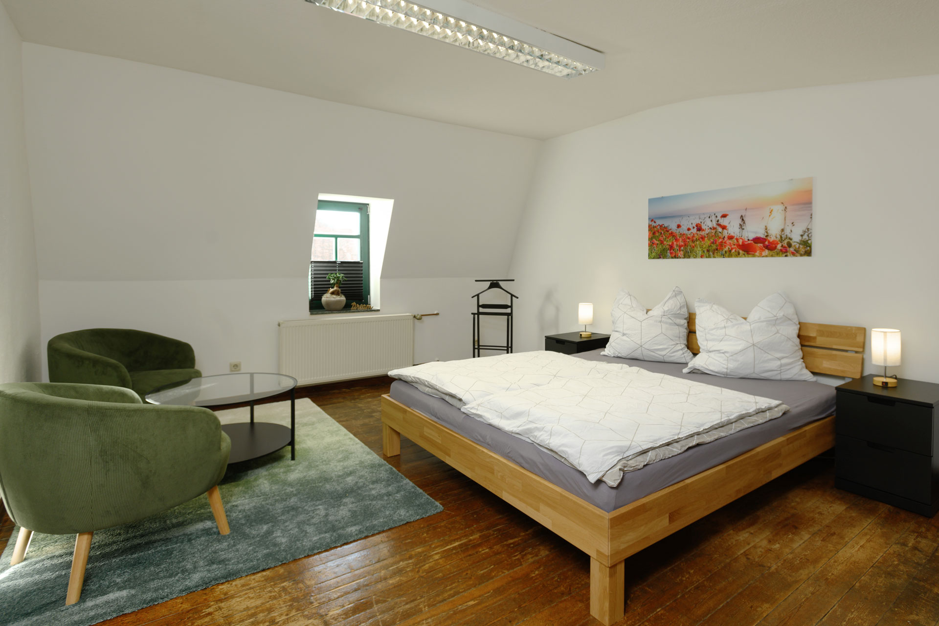 Schlafzimmer mit Doppelbett